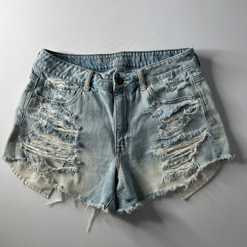 American Eagle Women's Denim Shorts Size 12 High Rise Distressed Hem Light Wash
